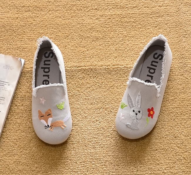レディーススリッポン 動物刺繍キャンバス地幅広レディース履きやすい靴