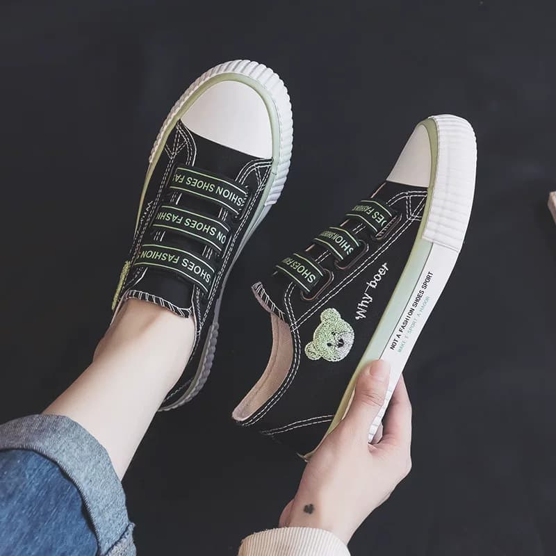 レディーススリッポン くま刺繍入りファスナー式スリッポン